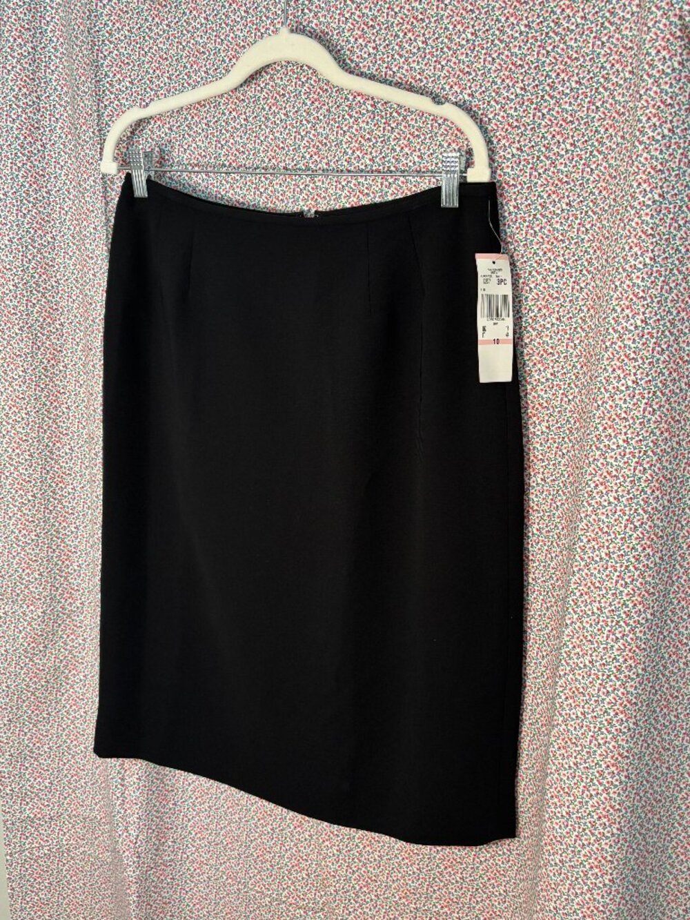 Kasper Black Lined Skirt with slit at back, Size 10, NWT, 25" long